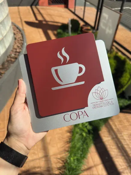 Placa de Identificação de Sala - Modelo Ágata Personalizada