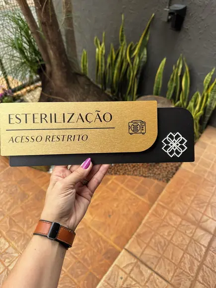 Placa de Identificação de Sala - Modelo Ametista
