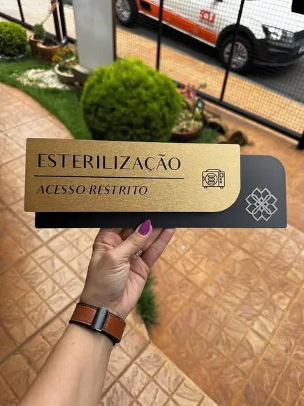 Placa de Identificação de Sala - Modelo Ametista