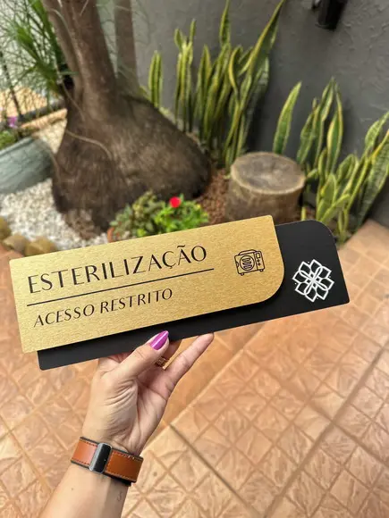 Placa de Identificação de Sala - Modelo Ametista