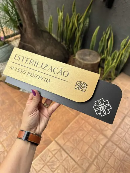 Placa de Identificação de Sala - Modelo Ametista