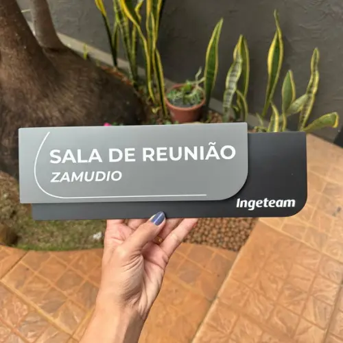 Placa de Identificação de Sala - Modelo Ametista