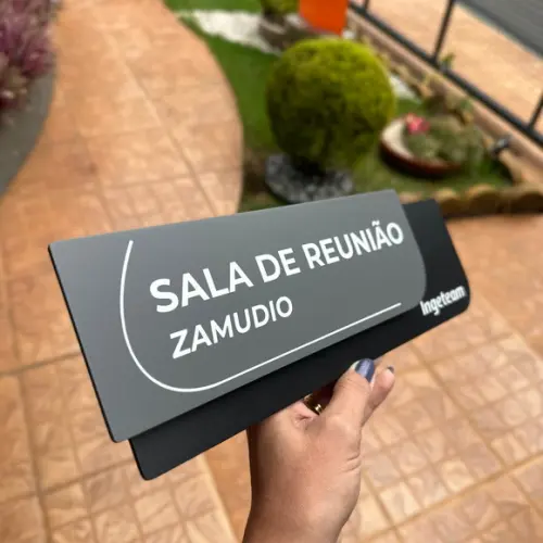 Placa de Identificação de Sala - Modelo Ametista