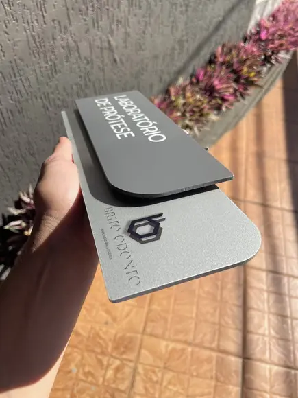 Placa de Identificação de Sala - Modelo Ametista