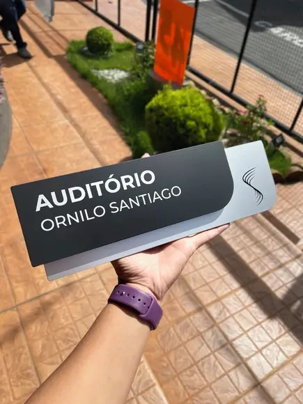 Placa de Identificação de Sala - Modelo Ametista