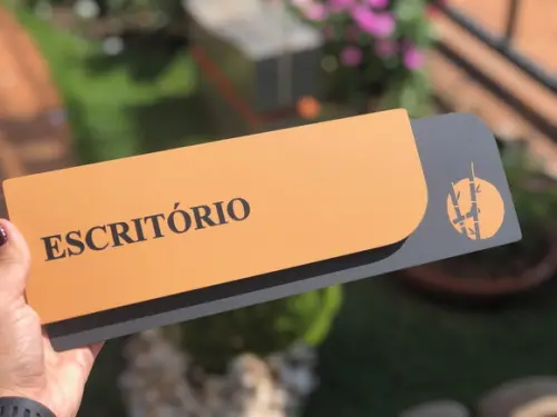 Placa de Identificação de Sala - Modelo Ametista