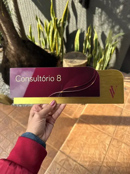 Placa de Identificação de Sala - Modelo Ametista Acrílico
