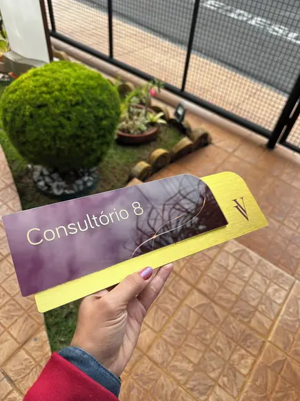 Placa de Identificação de Sala - Modelo Ametista Acrílico