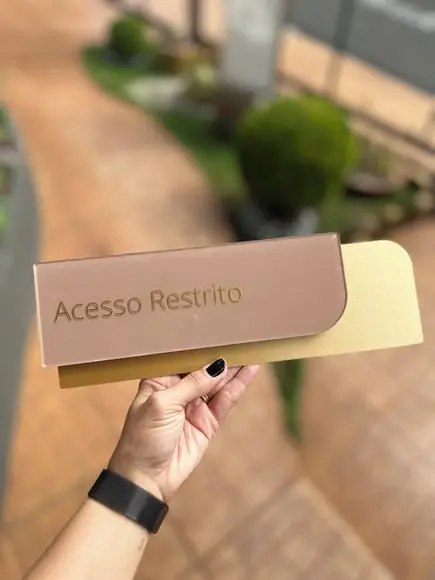 Placa de Identificação de Sala - Modelo Ametista Acrílico