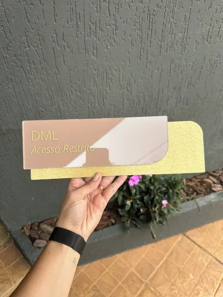 Placa de Identificação de Sala - Modelo Ametista Acrílico