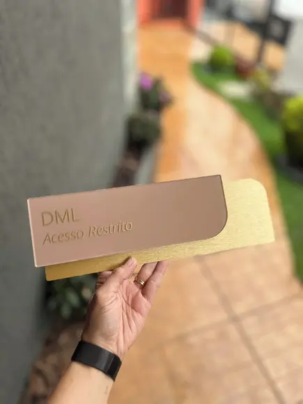 Placa de Identificação de Sala - Modelo Ametista Acrílico
