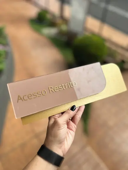 Placa de Identificação de Sala - Modelo Ametista Acrílico