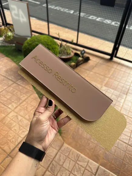 Placa de Identificação de Sala - Modelo Ametista Acrílico