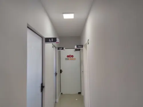 Placa de Identificação de Sala - Modelo Ametista Bandeira