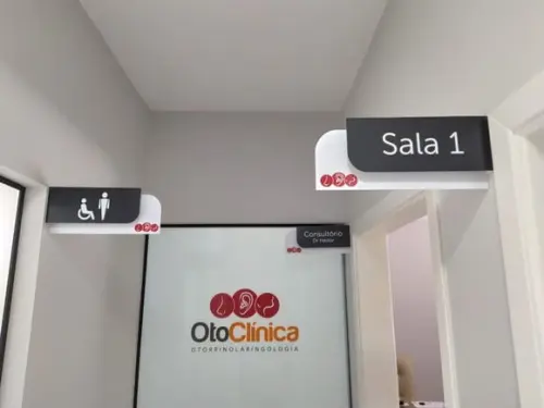 Placa de Identificação de Sala - Modelo Ametista Bandeira