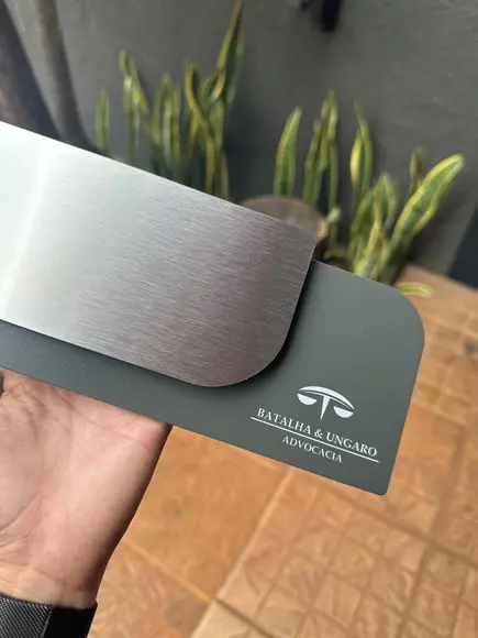 Placa de Identificação de Sala - Modelo Ametista Inox