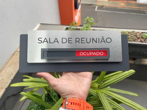 Placa de Identificação de Sala - Modelo Ardósia Flag