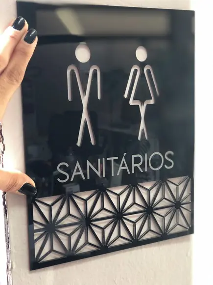Placa de Identificação de Sala - Modelo Calcedônia
