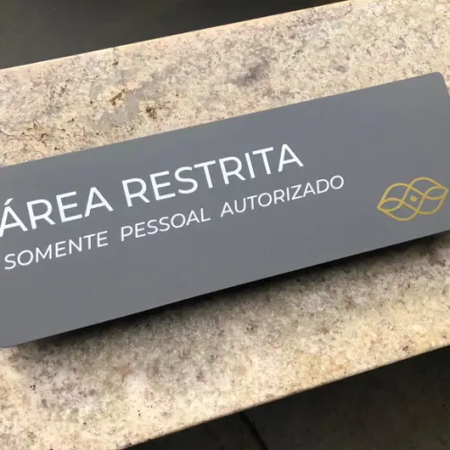 Placa de Identificação de Sala - Modelo Caulim 33x11,5