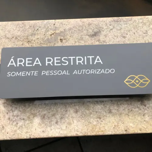 Placa de Identificação de Sala - Modelo Caulim 33x11,5
