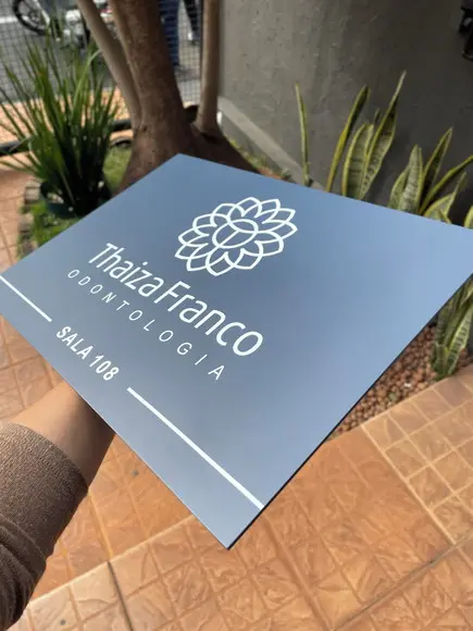 Placa de Identificação de Sala - Modelo Caulim 42x30