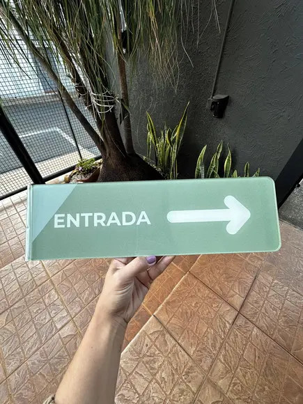 Placa de Identificação de Sala - Modelo Caulim Acrílico