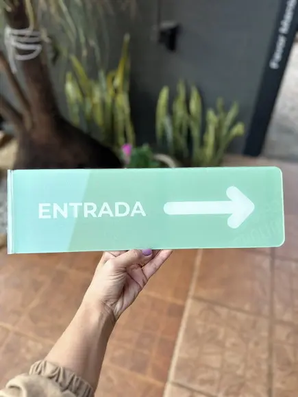 Placa de Identificação de Sala - Modelo Caulim Acrílico