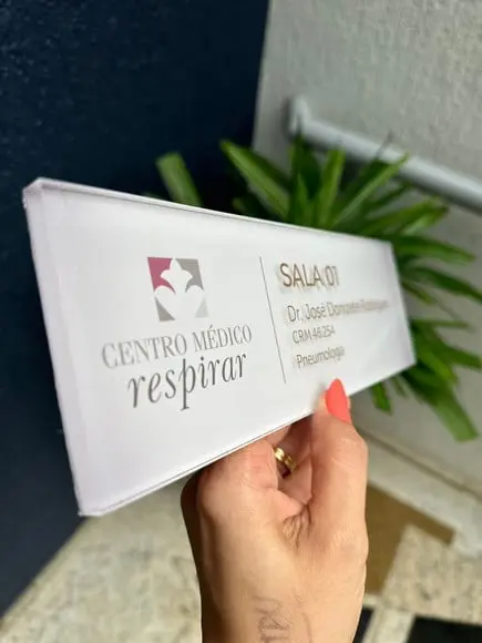 Placa de Identificação de Sala - Modelo Caulim Acrílico