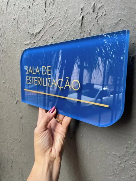 Placa de Identificação de Sala - Modelo Caulim Acrílico