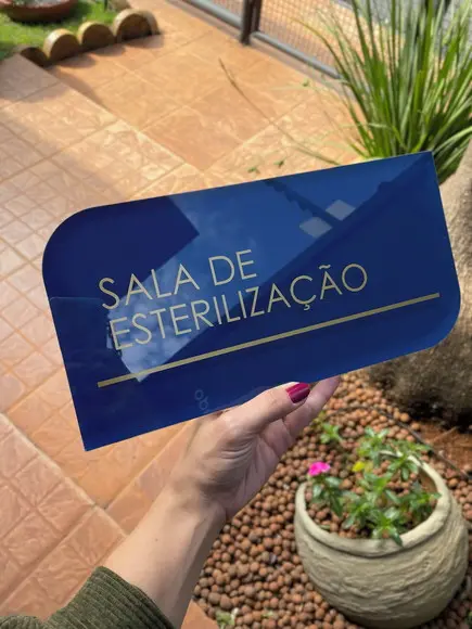 Placa de Identificação de Sala - Modelo Caulim Acrílico