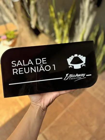 Placa de Identificação de Sala - Modelo Caulim Acrílico 8mm