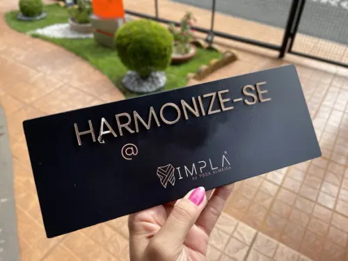 Placa de Identificação de Sala - Modelo Caulim Verniz 20x10
