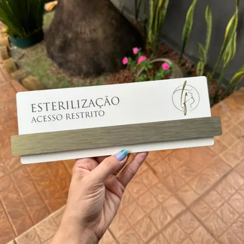 Placa de Identificação de Sala - Modelo Esmeralda