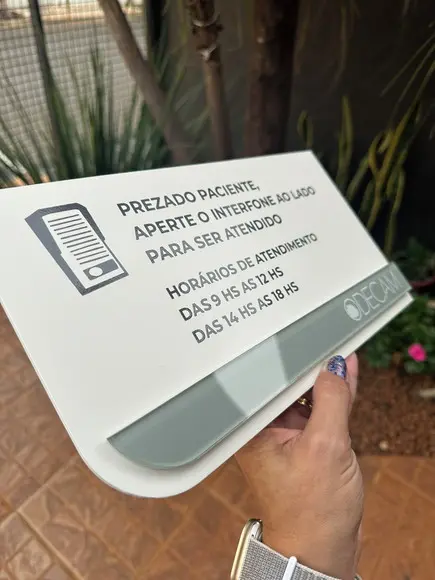 Placa de Identificação de Sala - Modelo Esmeralda Maior