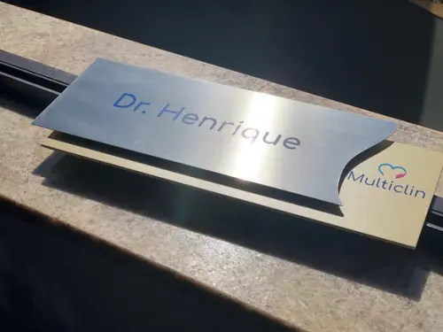 Placa de Identificação de Sala - Modelo Feldspato Inox