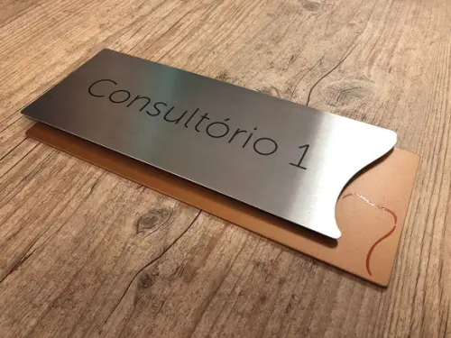 Placa de Identificação de Sala - Modelo Feldspato Inox