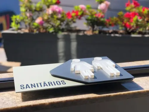 Placa de Identificação de Sala - Modelo Fluorita