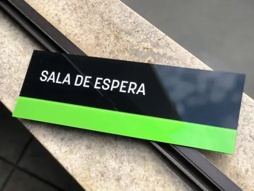 Placa de Identificação de Sala - Modelo Granada
