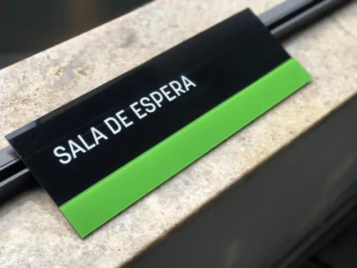 Placa de Identificação de Sala - Modelo Granada