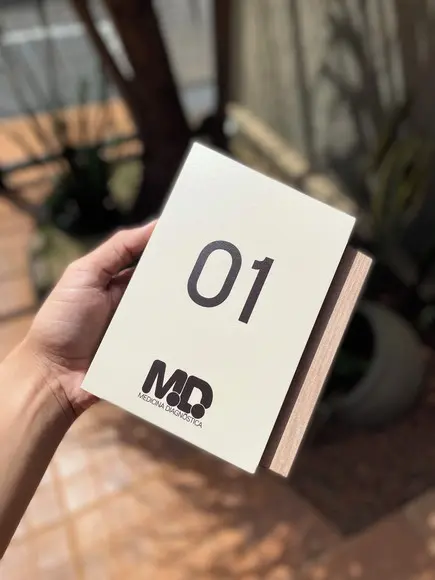 Placa de Identificação de Sala - Modelo Mini Calcita mdf