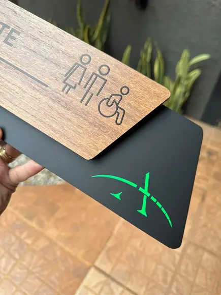 Placa de Identificação de Sala - Modelo Onix