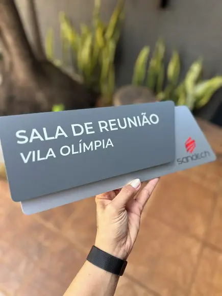 Placa de Identificação de Sala - Modelo Onix