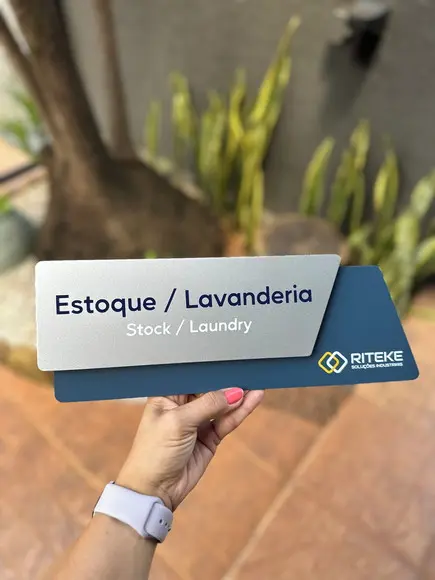 Placa de Identificação de Sala - Modelo Onix