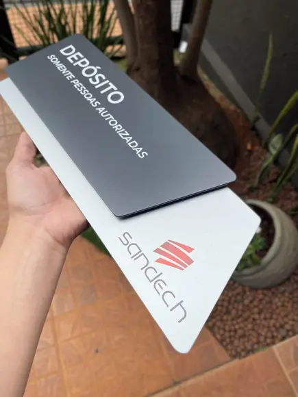 Placa de Identificação de Sala - Modelo Onix