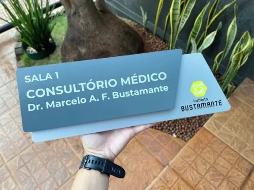 Placa de Identificação de Sala - Modelo Onix