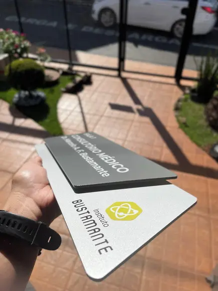 Placa de Identificação de Sala - Modelo Onix