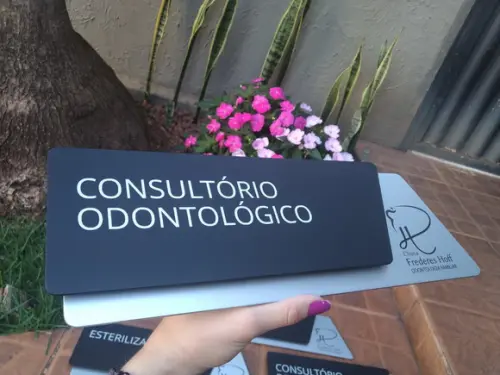 Placa de Identificação de Sala - Modelo Onix