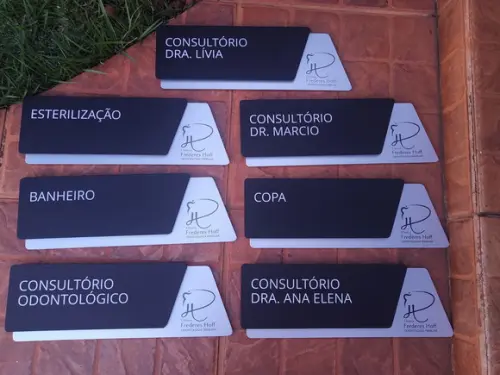 Placa de Identificação de Sala - Modelo Onix