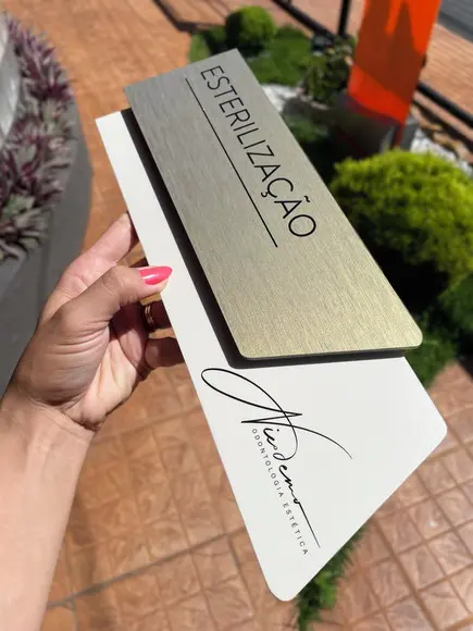 Placa de Identificação de Sala - Modelo Onix Acrílico