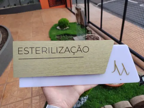 Placa de Identificação de Sala - Modelo Onix Acrílico